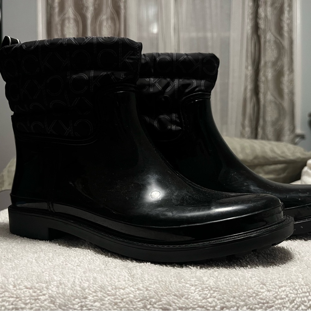 Size 8/9 Calvin Klein Sonya Black Rain Boots